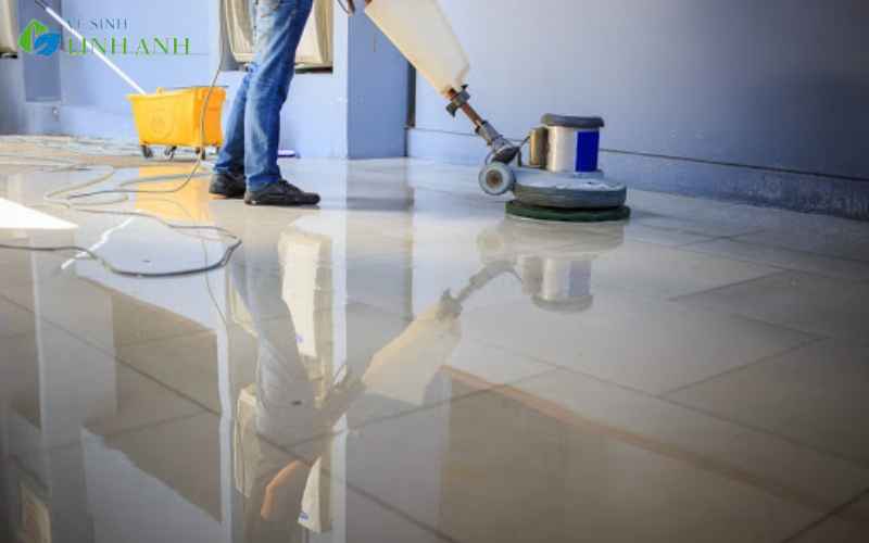 Quy trình phủ bóng sàn nhựa vinyl chuyên nghiệp